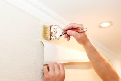 Pose de papier peint à Loubersan — revêtements muraux et toiles de verre